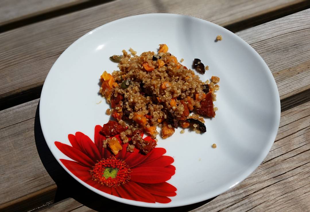 Salade de quinoa, lentilles corail, graines de courges