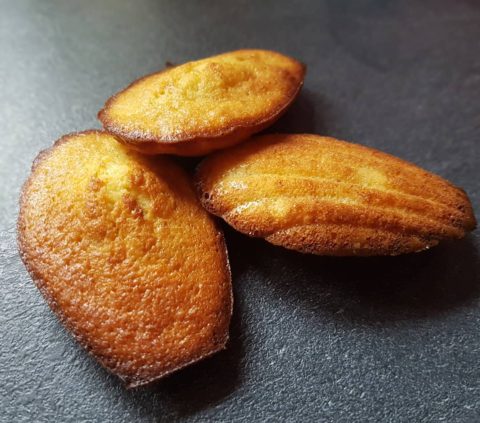 Madeleines à la banane et à la noix de coco